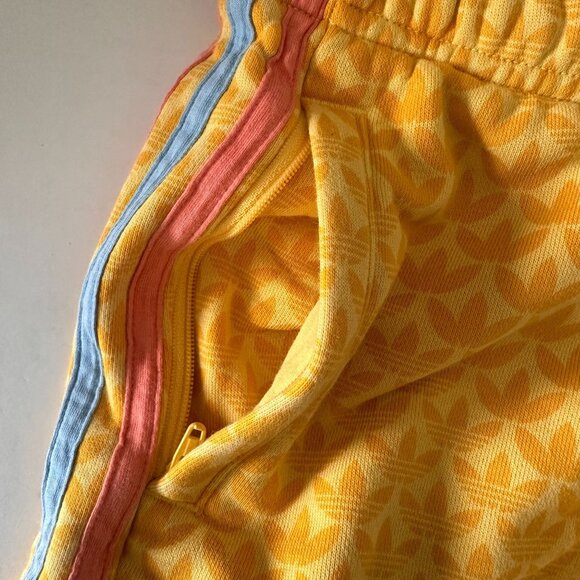 Adidas Kids Yellow Graphic Shorts Size 7-8 With Multicolor Stripes - Picture 4 of 5